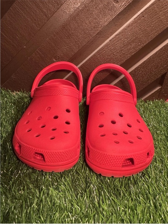 CROCS Shoes - CROCS Women’s/Men’s Classic Clog in Bright Red